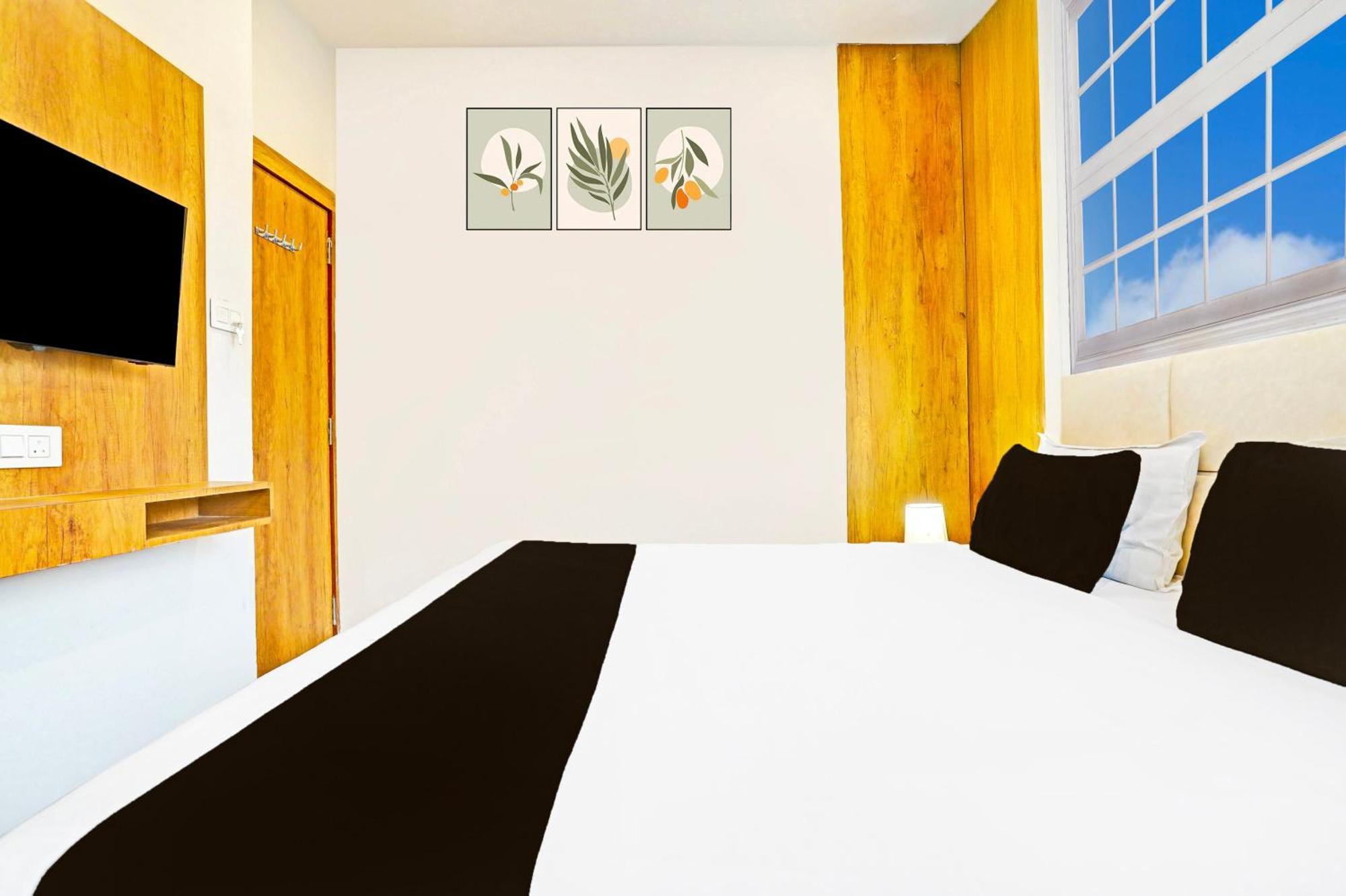 Super Collection O Adajan Formerly Hotel Western Inn 수라트 외부 사진